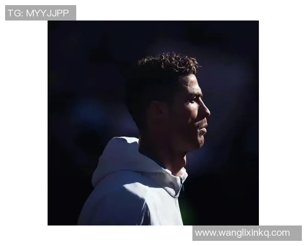 深色调足球明星男士头像展示个性魅力与运动风采