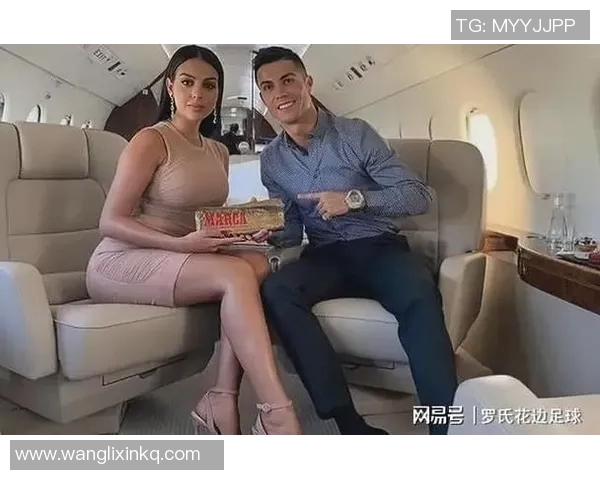 足球明星与女友的甜蜜生活揭秘与浪漫瞬间分享