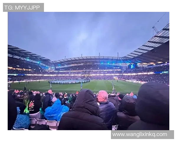 足球明星化身老头重返球场展现不一样的风采与激情 足球明星化身老头重返球场展现不一样的风采与激情